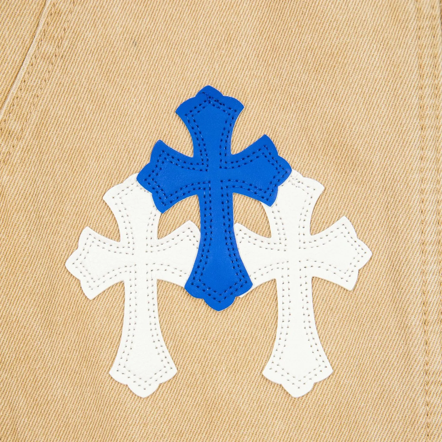 P280 Chrome Hearts khaki denim and white and blue multi-leather popular couple jeans are a hot trend this season and are sought after by countless celebrities and fashionistas. The neat details of the cutting process add color to the playful fashion! The neat and meticulous design, and the well-fitting structure is unique. The upper body not only has outstanding recognition, but also looks younger and younger. A style with the ultimate wearing meaning and performance, gorgeous color matching, and the craftsmanship of this style is also extremely extraordinary. After the finished product is washed, it is disassembled and hand-made with sheepskin cross leather and then spliced ​​together to complete. The whole piece has too many craftsmanship to describe. It is decorated with patchwork cross flowers and high-waisted washed jeans! ! Absolutely high-end luxury product, a god-level single product, a super popular product, made with top heavy industry, a must-see magic weapon that can't be missed. Style number: 1827# Size: 30 32 34 36 Color: Khaki